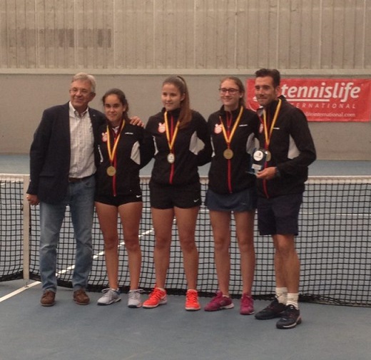 Raquel Villán, con el Club de Tenis Medina del Campo