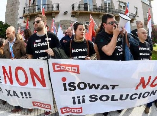 Trabajadores de Isowat, en una protesta en A Coruña. carlos pardellas