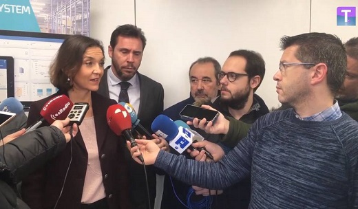 La ministra Reyes Maroto junto al alcalde, Óscar Puente. J. MARTÍN