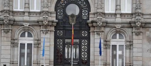 Pancarta colocada en la fachada del concello coruñés el pasado 