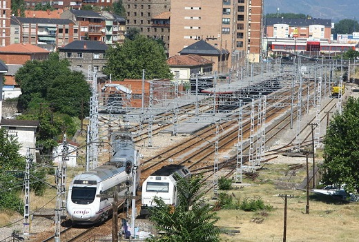 Imagen de archivo de la estación de ferrocarril de Ponferrada. L. DE LA MATA -