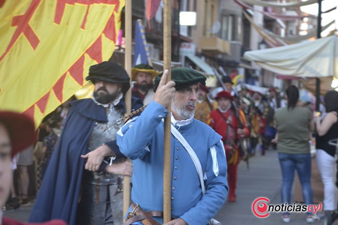 Un desfile para presumir de Historia dorada en Medina del campo - REGRESAMOS