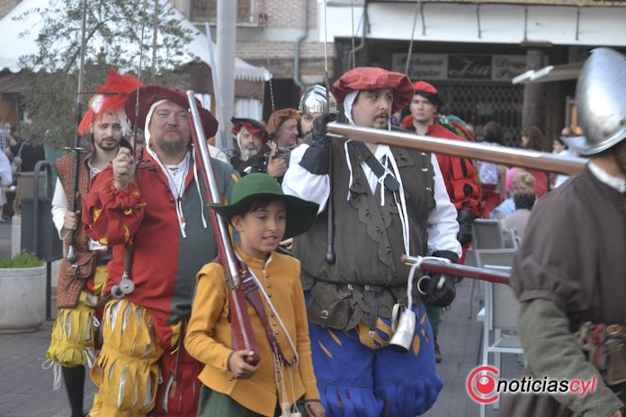 Un desfile para presumir de Historia dorada en Medina del campo - REGRESAMOS