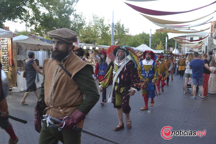 Un desfile para presumir de Historia dorada en Medina del campo - REGRESAMOS