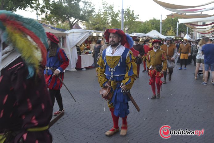 Un desfile para presumir de Historia dorada en Medina del campo - REGRESAMOS