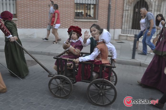 Un desfile para presumir de Historia dorada en Medina del campo - REGRESAMOS