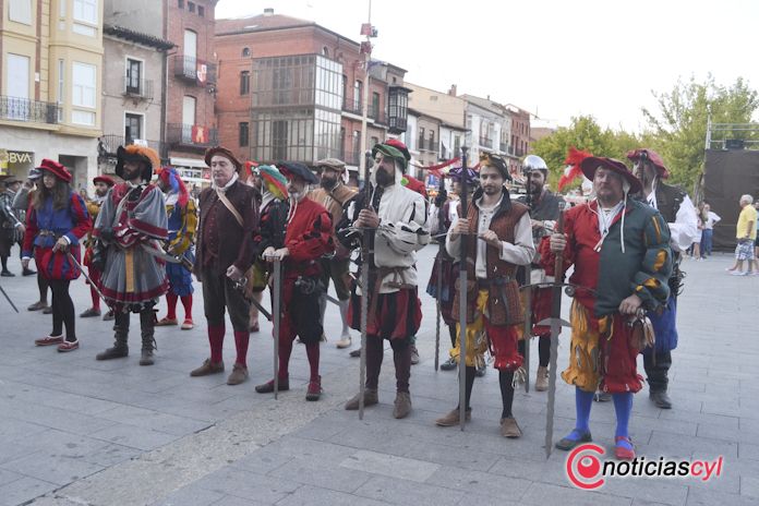 Un desfile para presumir de Historia dorada en Medina del campo - REGRESAMOS