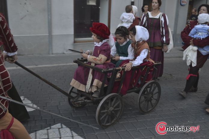 Un desfile para presumir de Historia dorada en Medina del campo - REGRESAMOS