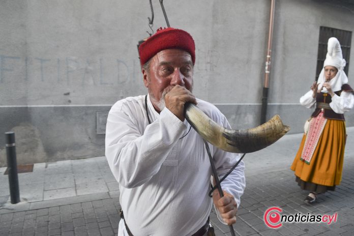 Un desfile para presumir de Historia dorada en Medina del campo - REGRESAMOS