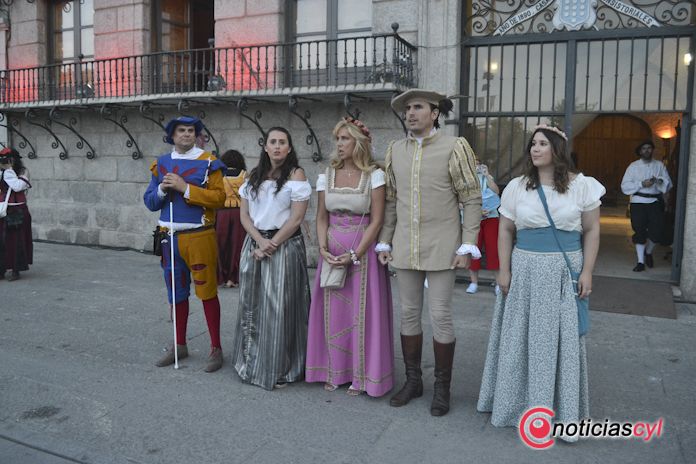 Un desfile para presumir de Historia dorada en Medina del campo - REGRESAMOS