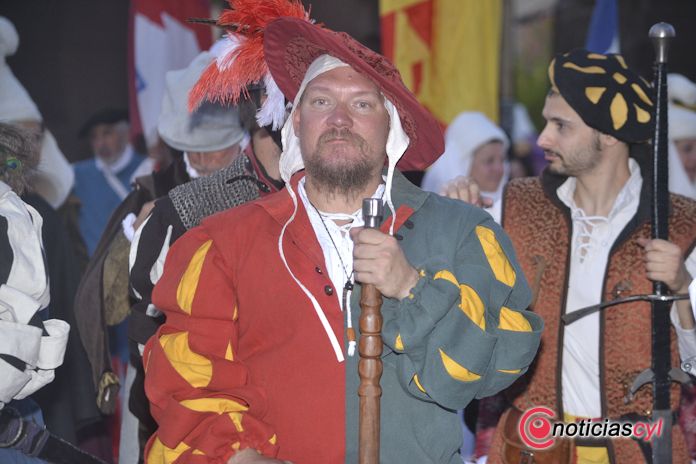 Un desfile para presumir de Historia dorada en Medina del campo - REGRESAMOS