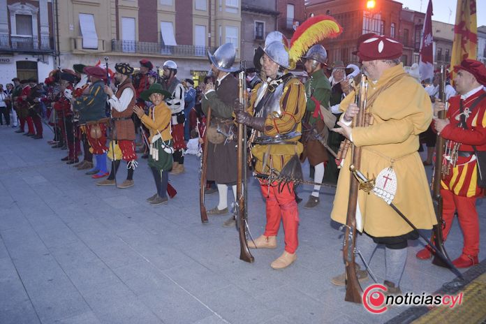 Un desfile para presumir de Historia dorada en Medina del campo - REGRESAMOS