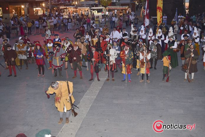 Un desfile para presumir de Historia dorada en Medina del campo - REGRESAMOS