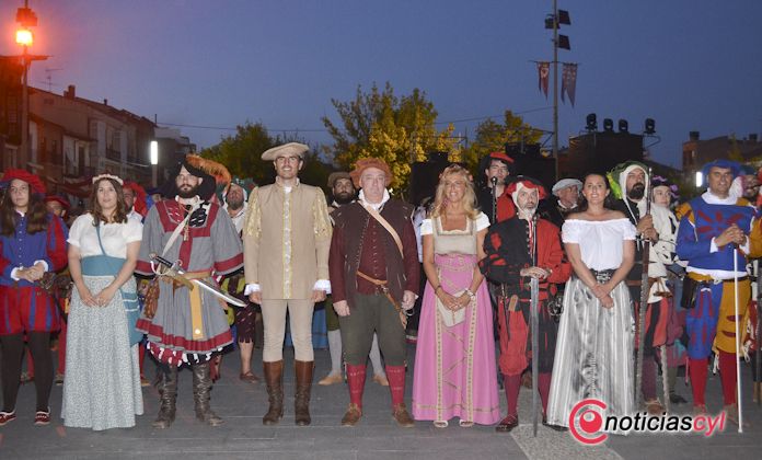 Un desfile para presumir de Historia dorada en Medina del campo - REGRESAMOS