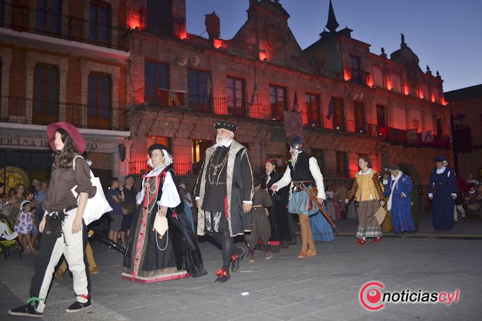 Un desfile para presumir de Historia dorada en Medina del campo - REGRESAMOS