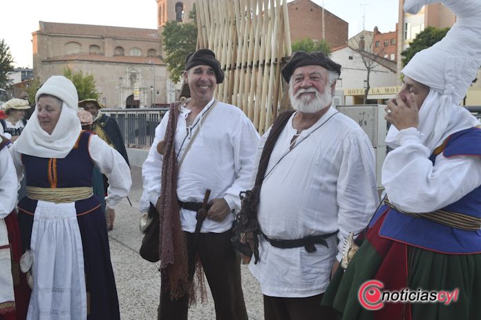 Un desfile para presumir de Historia dorada en Medina del campo - REGRESAMOS