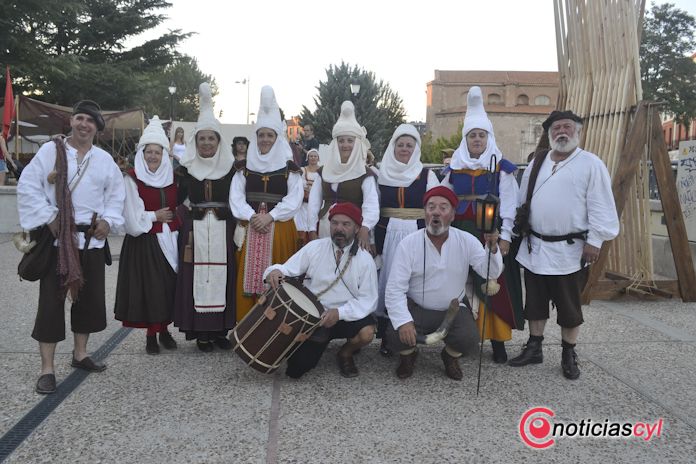 Un desfile para presumir de Historia dorada en Medina del campo - REGRESAMOS