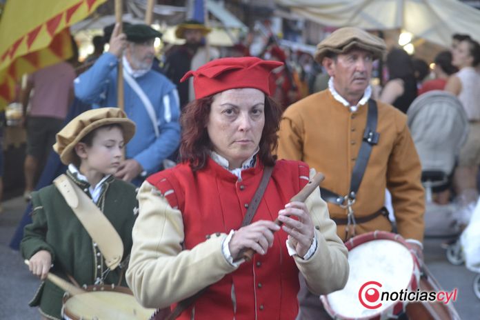 Un desfile para presumir de Historia dorada en Medina del campo - REGRESAMOS