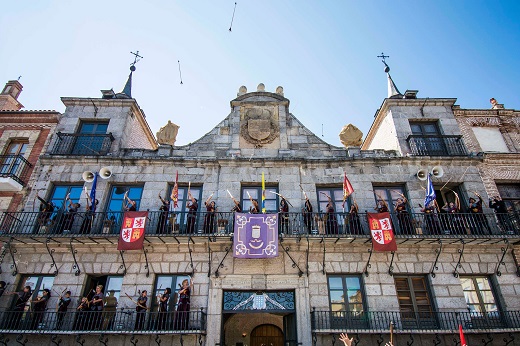 Fachada del Ayuntamiento de Medina del Campo en la Semana Renacentista 2019 - Los Arqueros.