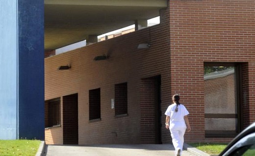 Entrada de urgencias del hospital comarcal de Medina del Campo. / FRAN JIMÉNEZ