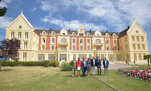 Joaquín de la Herrán, del Club de Exportadores; Patricia Sanz, de la Universidad de Valladolid; David Muriel, jefe del Servicio de Desarrollo local; Isabel Zancajo, gerente de la asociación de empresarios; Félix Eguía, presidente de Ibersnacks; Carlos Moro