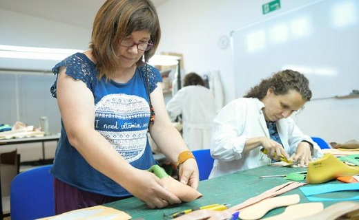 Alumna del curso durante el proceso de elaboración.