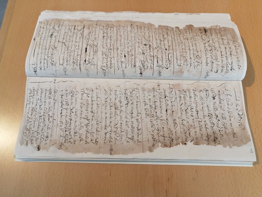 Libros borradores de Simón Ruiz 1574-1577 y 1584-1585. Medina del Campo, 6 mayo 1574 - 22 agosto 1577 Manuscrito sobre papel / 319 h., 42’5 x 15 x 5 cm Encuadernación en pergamino reaprovechando hoja de un cantoral (principios del s. XVI) Archivo Simón Ruiz. ASR, CC, L 5