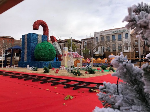 Instalación elementos navideños 2019 en la Plaza Mayor de la Hispanidad de Medina del Campo
