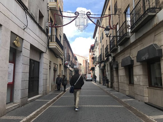 Las luces de Navidad ya están colocadas desde hace semanas en Medina del Campo / Cadena SER