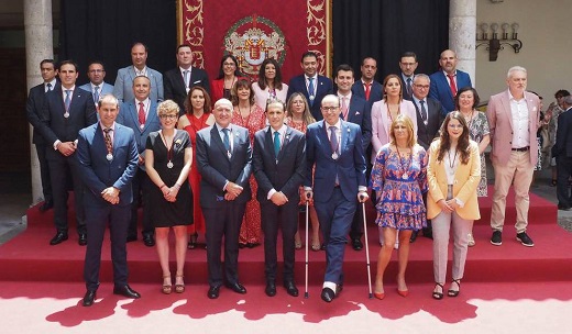 Foto de familia de todos los diputados provinciales 2019-2023.