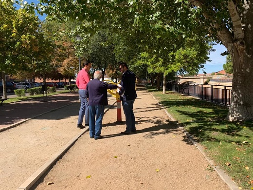 Visita del alcalde de Medina del Campo, Guzmás Gómez Alonso al Paseo de Versalles