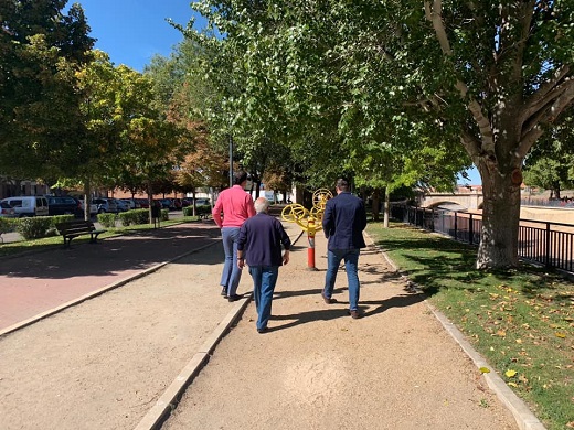 Visita del alcalde de Medina del Campo, Guzmás Gómez Alonso al Paseo de Versalles