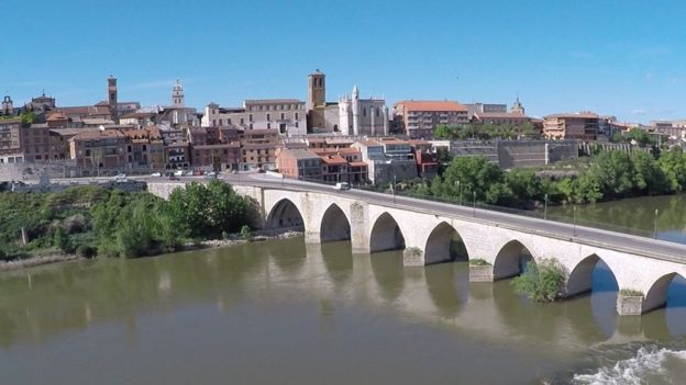 El puente medieval sobre el río Duero, que hacía de Tordesillas una villa muy segura. TURISMO DE TORDESILLAS