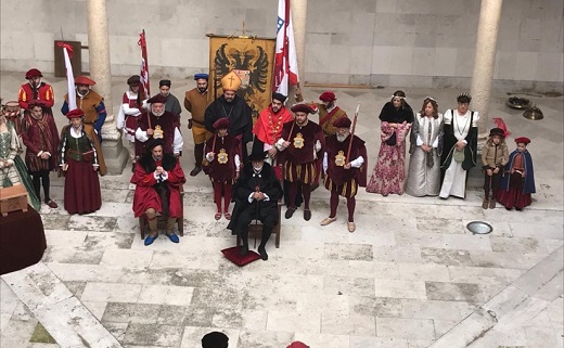 Recreaciones llegada de Carlos V a Medina del Campo. Patio del Palacio de Dueñas