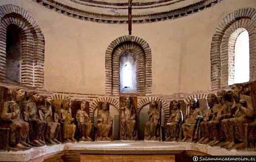 Apostolado de piedra situado en la Capilla Mayor de la Iglesia de San Juan - Alba de Tormes.