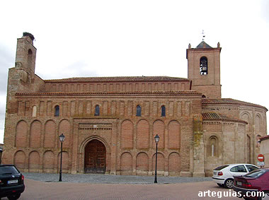 Iglesia iglesia de San Juan Bautista de Fresno el Viejo desde el Sur Iglesia iglesia de San Juan Bautista de Fresno el Viejo desde el Sur