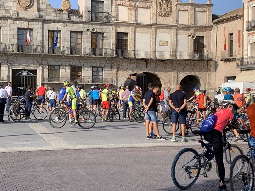 Concentración de ciclistas previa a la marcha / Cadena SER