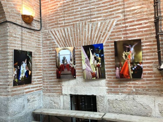 Exposición relacionada con la Semana Santa en el Patio de Columnas / Cadena Ser