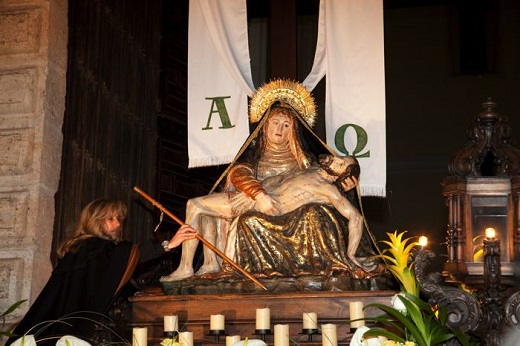 Fotografía de la Virgen de las Angustias, Capilla de Nuestra Señora de las Angustias de la iglesia Colegiata de San Antolín de Medina del Campo. Foto de Fermín RodríguezRodríguez