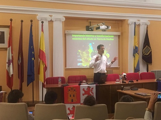 En el Ayuntamiento de Medina del Campo con David Muriel Alonso, Miguel Esteban de Iscar, Patricia Carreño, Nadia González Medina y Cris AraMat.