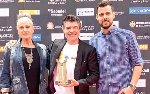 Gómez (dcha), satisfecho tras el premio. AI