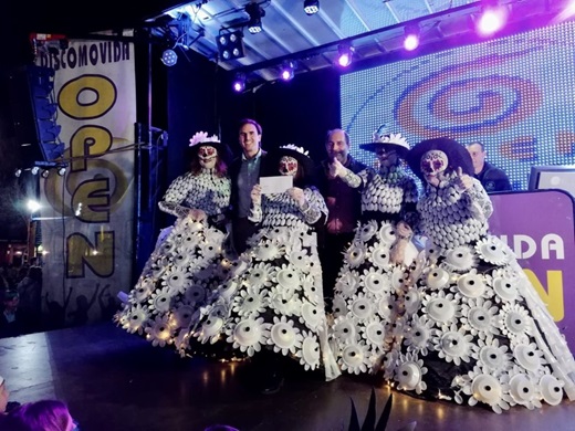 El colectivo «Por un mundo sin plástico» ganador del Concurso de Carnaval de Medina del Campo.