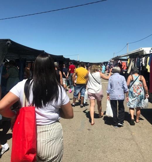 El mercadillo dominical de Medina del Campo vuelve pausadamente.