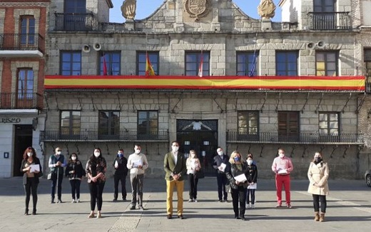 El Ayuntamiento de Medina entrega 2.800 bonos escolares a los nueve centros del municipio.