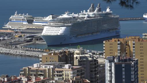 Cruceros en el puerto de Málaga - Francis Silva