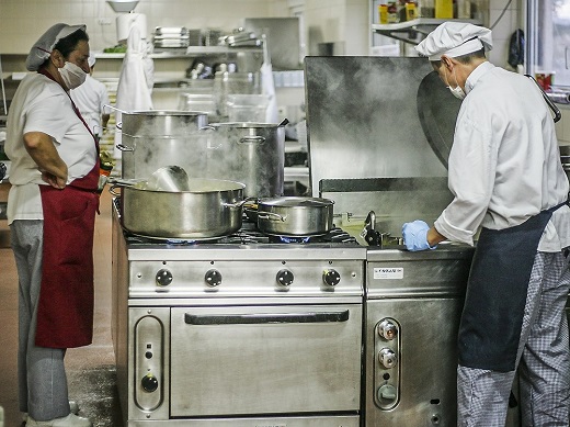 La Diputación paga el 56% del coste de la ayuda a domicilio