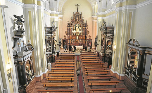 Interior de la parroquia del municipio.