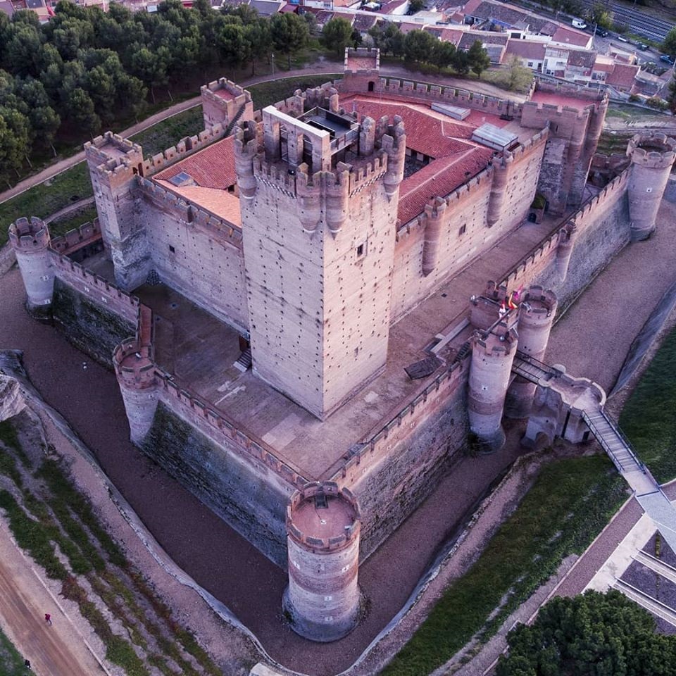 Impresionante vista aérea del Castillo de la Mota de Medina del Campo 