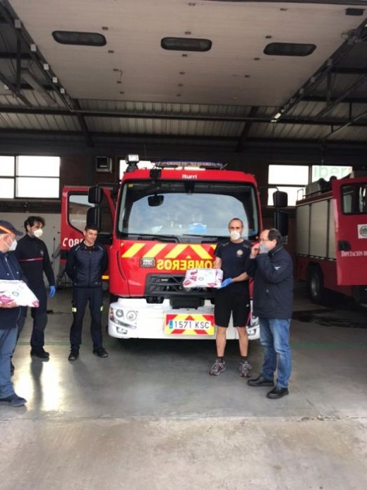 Una iniciativa entre la panadería-pastelería Cipriano Martín y RotaryMedina lleva dulces a los colectivos que luchan contra el COVID-19