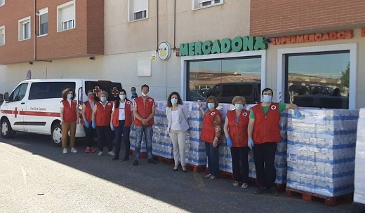 Mercadona entrega productos de primera necesidad a Cruz Roja de Medina del Campo.